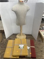 Small mannequin bust