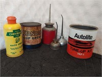Lot of Vintage Oilers, metal cans, plastic bottle