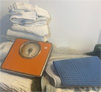 Bathroom Scales, Towels & Rugs