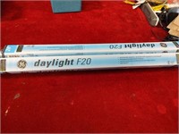 2 GE Daylight F20 Fluorescent Bulbs 24" NIP