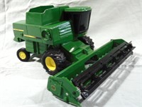 John Deere Titan II Combine