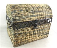 Small Woven Wicker Barrel Top Decorative Trunk