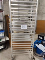 Restaurant rolling rack with trays