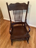 Spindel Back Rocking Chair With Wood Bottom