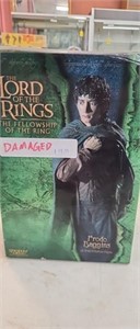 Lord of the Rings Frodo Statue DAMAGED
