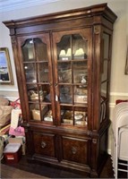 HICKORY MANUFACTURING LIGHTED CHINA CABINET