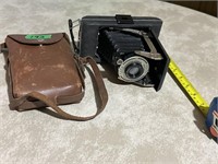 Old Kodak camera in case- condition unknown