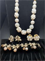 Faux pearl jewelry lot
