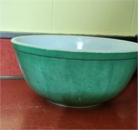 Green Pyrex bowl