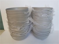 24 Plastic Bowls 7in