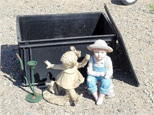 Lawn Decor Figurines & Fami Food Storage Container