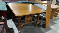 Vintage detailed table 42x43x30 (wheels were