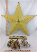 Metal star and welcome sign