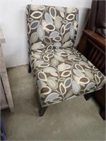 Leaf Pattern Padded Chair