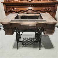 Antique treadle sewing machine table w/ drawers