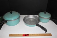CLUB- 2 pots & pan with lids