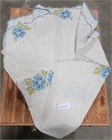 VTG EMBROIDERED TABLE CLOTH