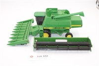 1/16 Scale, Model 9500 Combine With Attachments