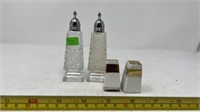 Set of 2 Salt and Pepper Shakers