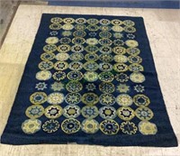 Beautiful hook accent rug measuring 65 x 41 made