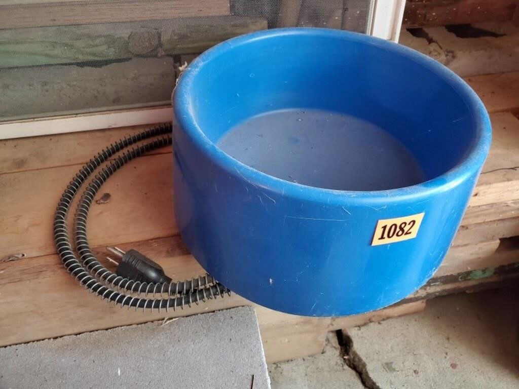 Heated water bowl