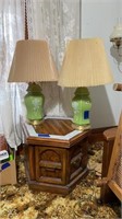 Mid century end table 2’x20”H & lamps 30” H