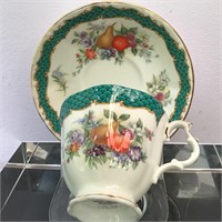 ROYAL ALBERT TEACUP & SAUCER