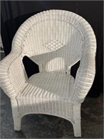 Very nice wicker chair measures 35 inches tall