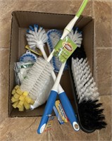 Box of cleaning Brushes