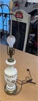 30" VTG TABLE LAMP WORKS / NO SHIPPING