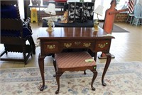 Penn. House Queen Anne Style Vanity Table