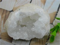 GEODE ROCK STONE LAPIDARY SPECIMEN