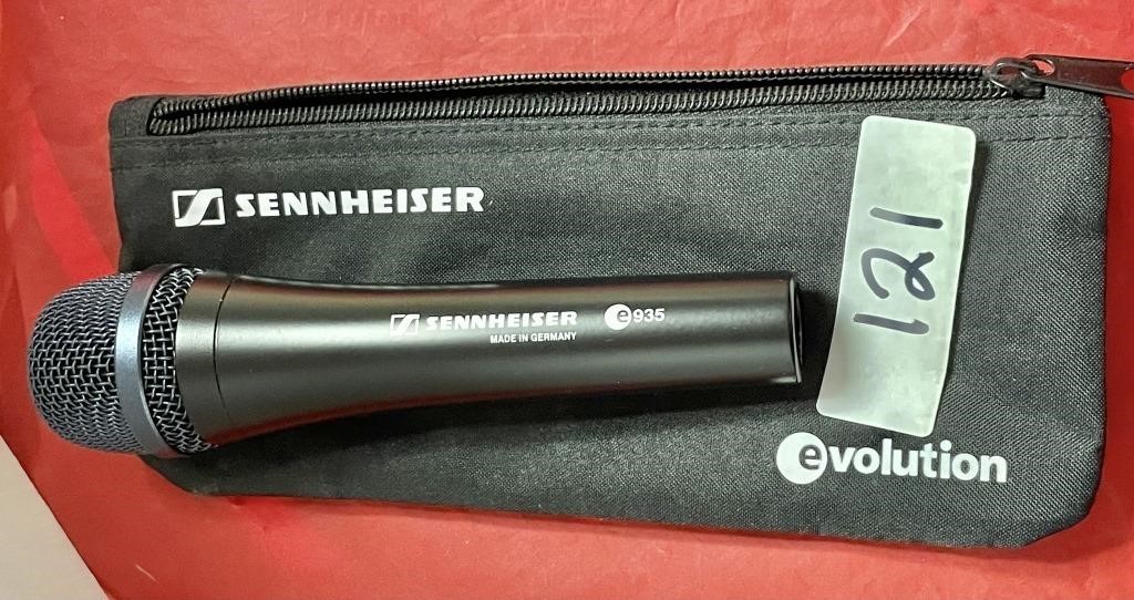 Sennheiser microphone with bag --E935