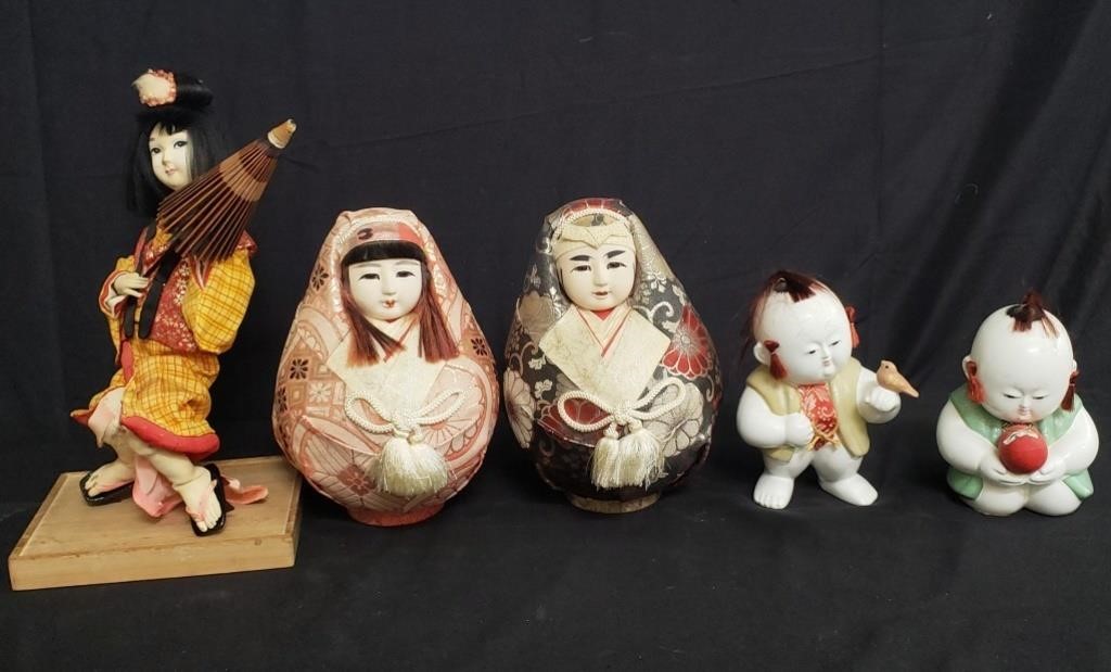 Box of Japanese geisha dolls