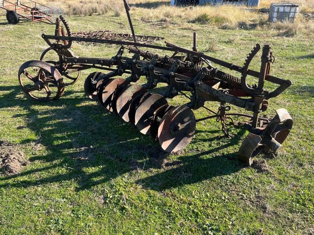 Offset Disc plough 9 disc Damaged front wheel