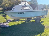 Half Cabin CRESTRIDA Boat with trailer as is