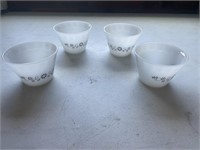 4 Dynaware Pyr-o-Rey  custard cups