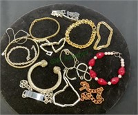 Mixed lot of ladies bracelets - gold tone, silver
