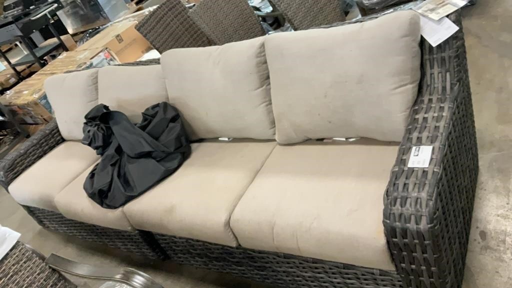 1 LOT 2 PIECE MEMBERS MARK SEATING SECTIONAL.