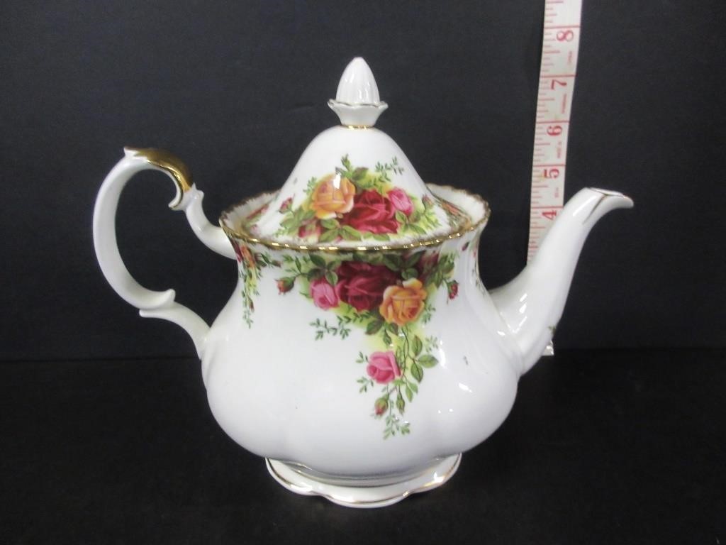 ROYAL ALBERT ' OLD COUNTRY ROSE' TEA POT