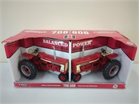 Farmall 706/806 Collector Set NIB 1/16