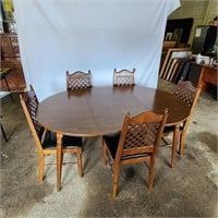 Round table with 2 leaves, 5 matching chairs