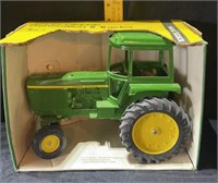 NIB ERTL John Deere Generation II tractor