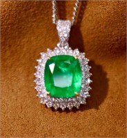 2.8ct Natural Emerald 18Kt Gold Pendant