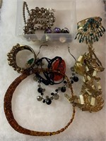 LOT OF MISC COSTUME JEWELRY (SOME GOOD SOME AS IS