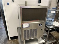 MANITOWOC 'NUGGET' ICE MACHINE - WORKING