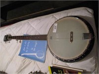 Davison 5-string banjo w/book