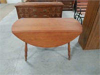 Drop leaf table