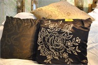 decorative pillows