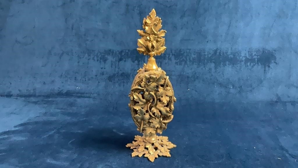 Vintage style gold floral leaf perfume